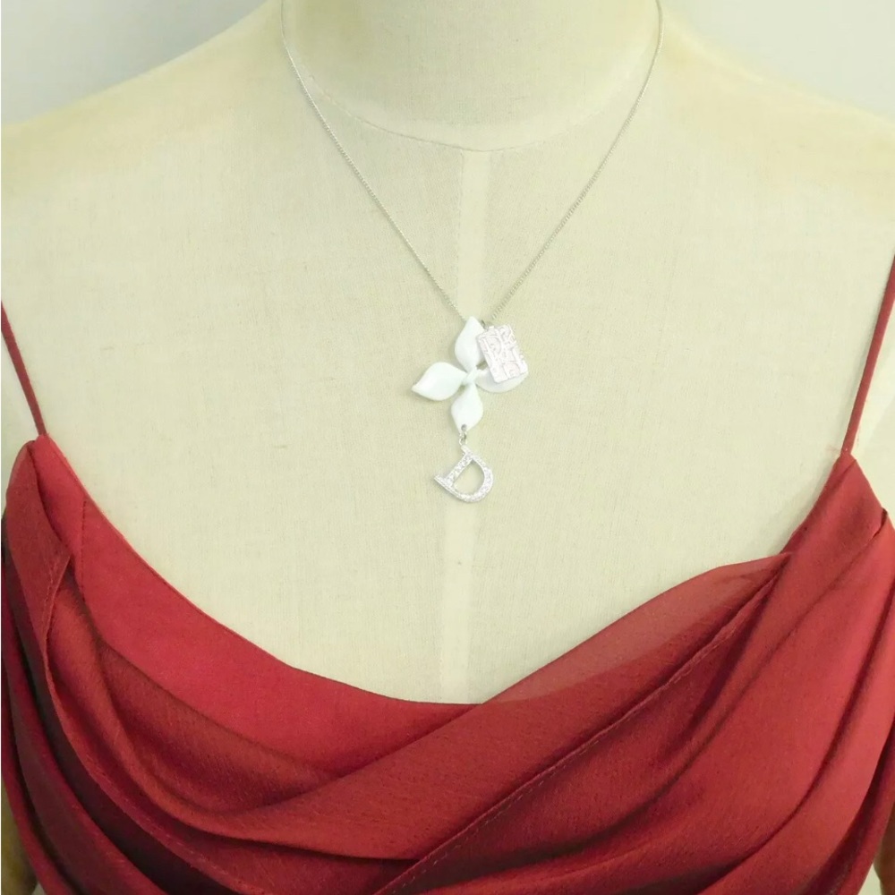 đŻAUTH NEW CHRISTIAN DIOR RARE NECKLACE VTG WHITE FLOWER TROTTER 2 PENDENT SET - Picture 4 of 8